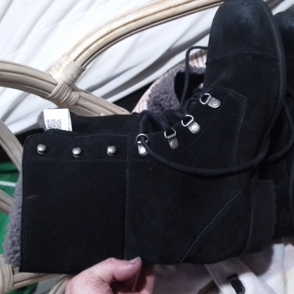 UGG foldover boots! Sz 10 - Picture 4 of 8
